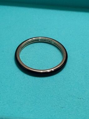 Elegant Black and Gold Women's Ring